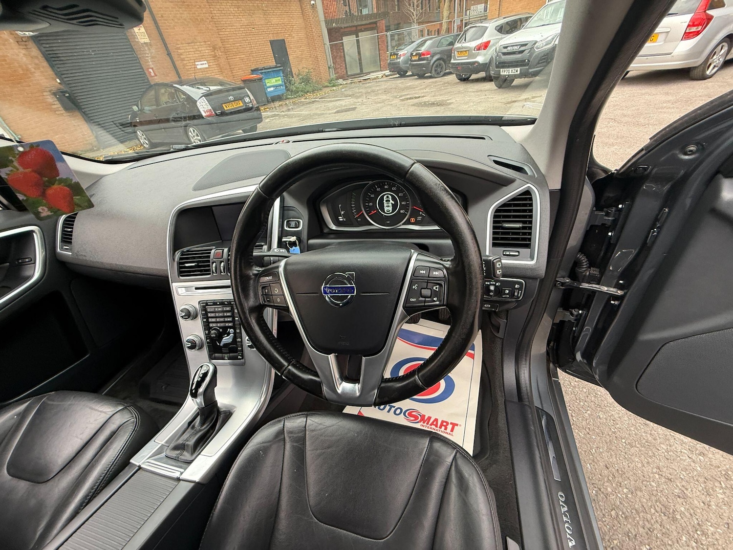 Used Volvo XC60 2017 for sale - 76270091: Photo 28