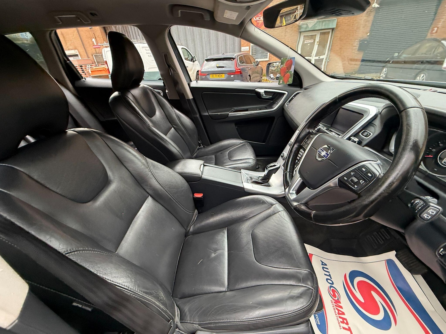 Used Volvo XC60 2017 for sale - 76270091: Photo 32