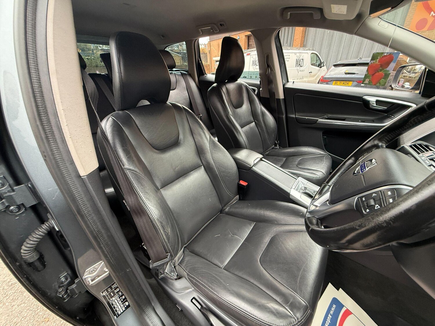 Used Volvo XC60 2017 for sale - 76270091: Photo 33