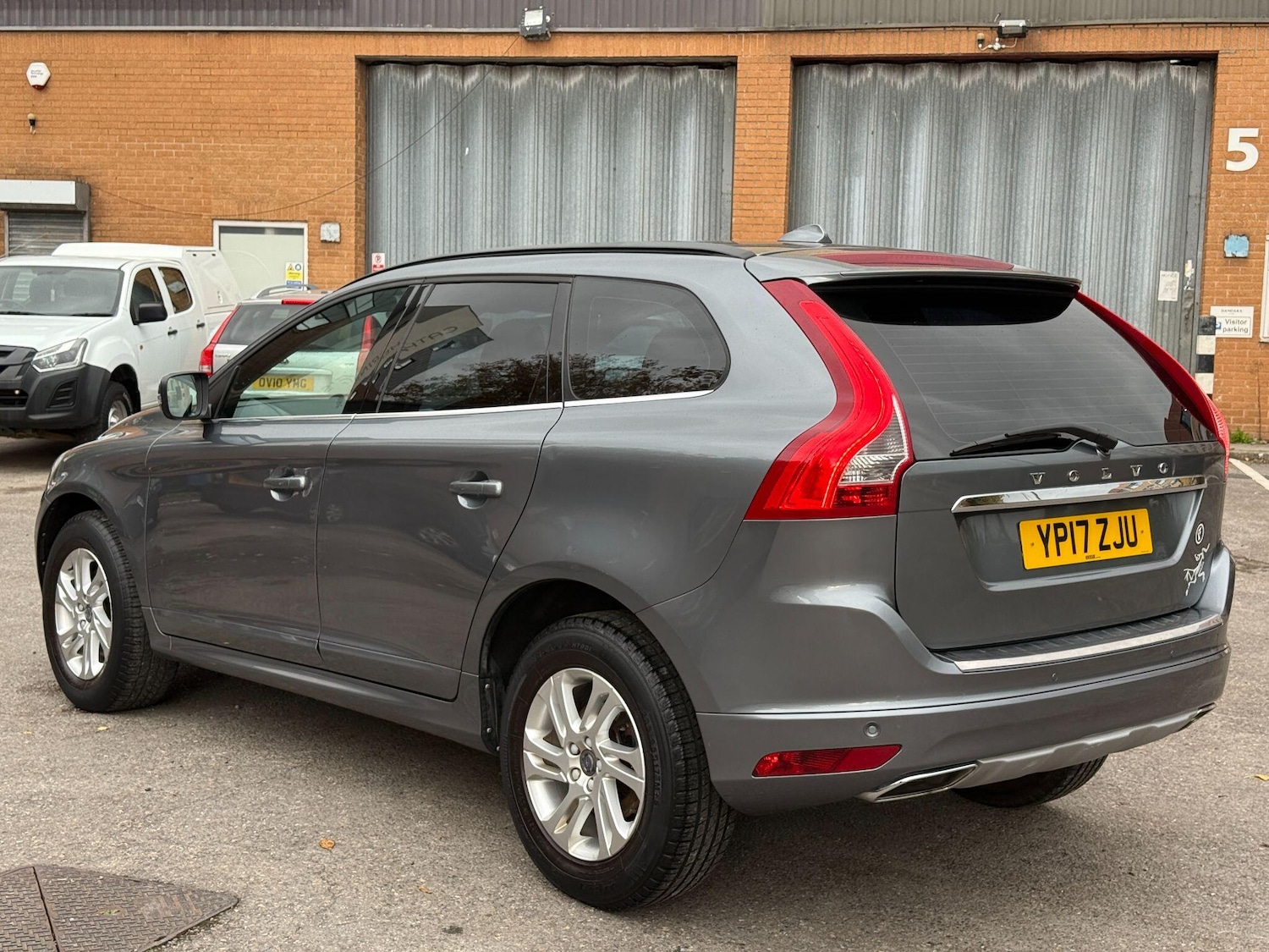 Used Volvo XC60 2017 for sale - 76270091: Photo 4