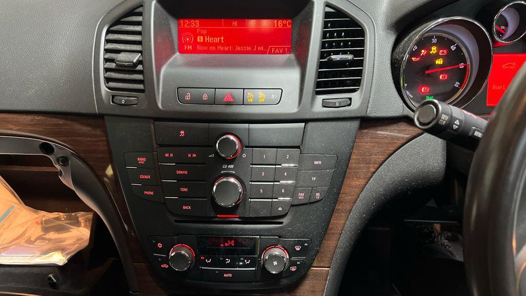 Used Vauxhall Insignia 2010 for sale - 76584268: Photo 2