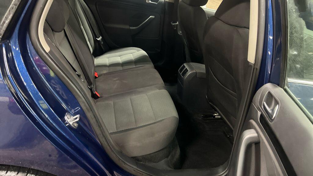 Used Volkswagen Golf 2011 for sale - 77290982: Photo 8