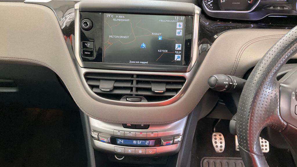 Used Peugeot 208 2013 for sale - 76801373: Photo 2