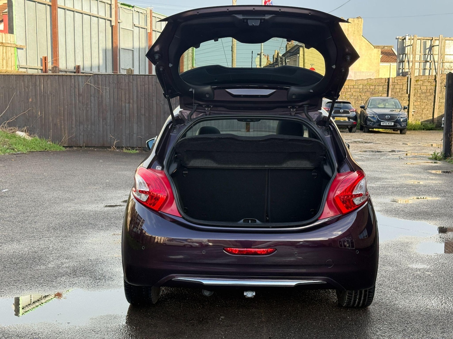 Used Peugeot 208 2013 for sale - 76801373: Photo 32