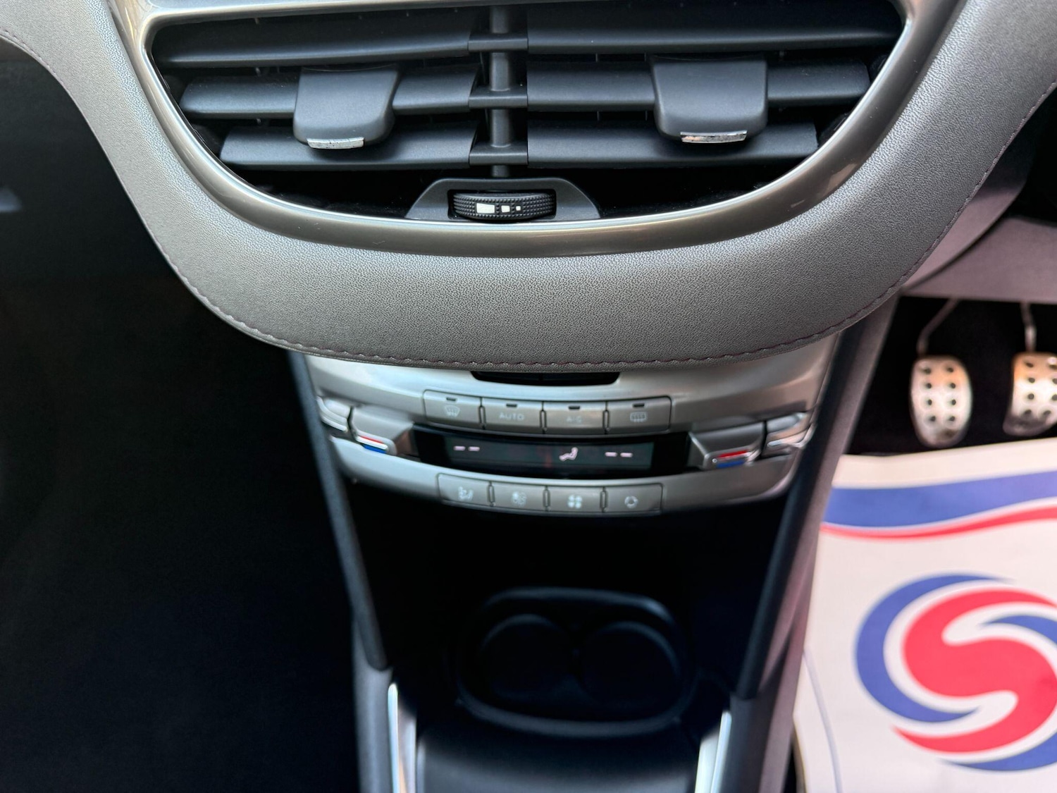 Used Peugeot 208 2013 for sale - 76801373: Photo 44