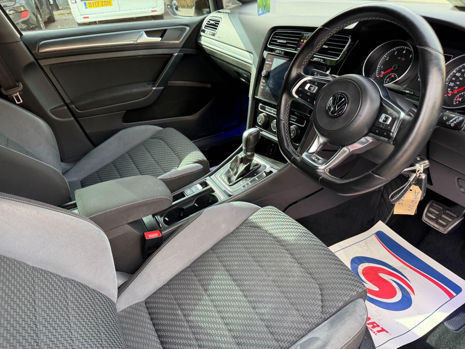 Used Volkswagen Golf 2017 for sale - 76152181: Photo 42