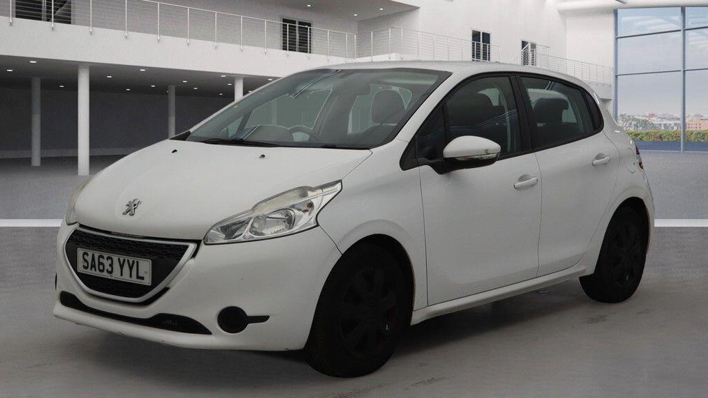 Used Peugeot 208 2013 for sale - 76381329: Photo 2