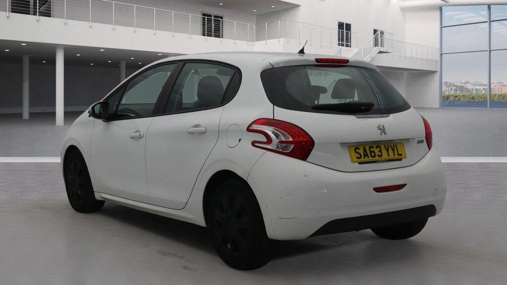 Used Peugeot 208 2013 for sale - 76381329: Photo 3