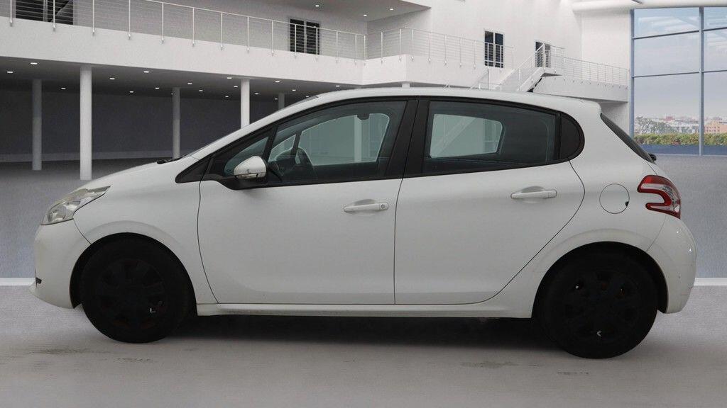 Used Peugeot 208 2013 for sale - 76381329: Photo 6