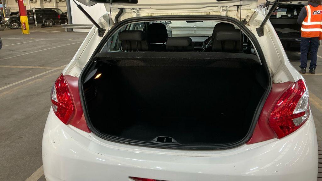 Used Peugeot 208 2013 for sale - 76381329: Photo 7