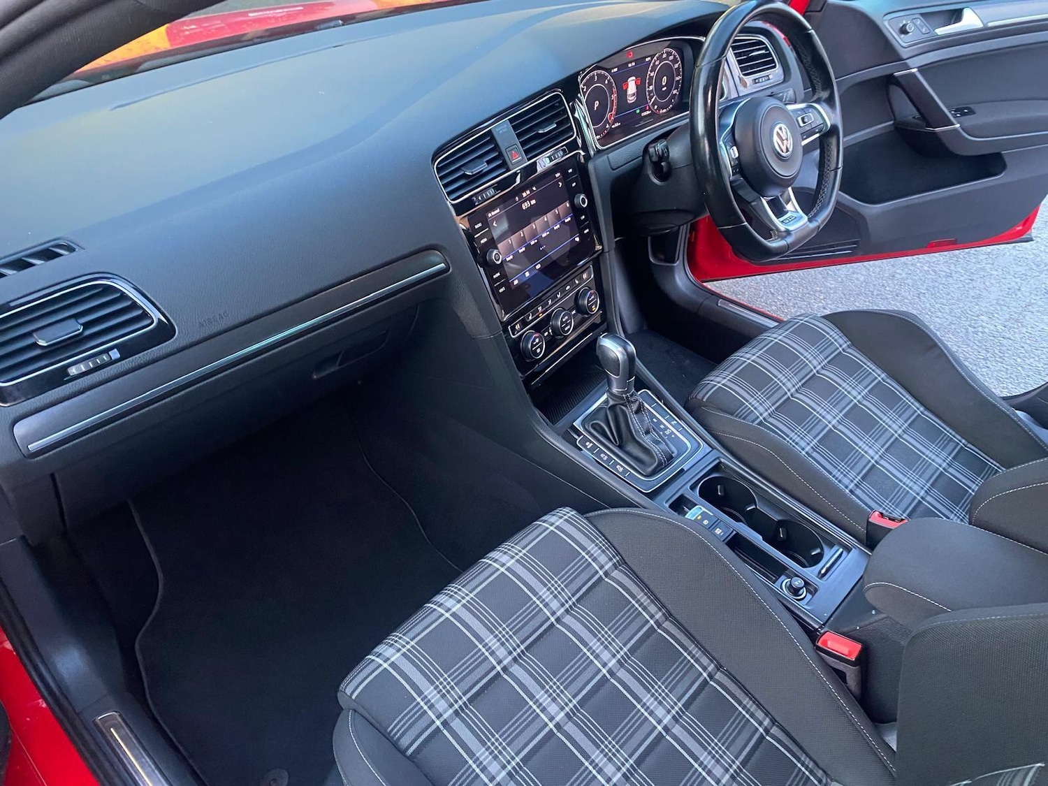 Used Volkswagen Golf 2018 for sale - 76781792: Photo 44