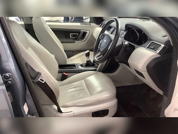 Used Land Rover Discovery Sport 2019 for sale - 78492526: Photo