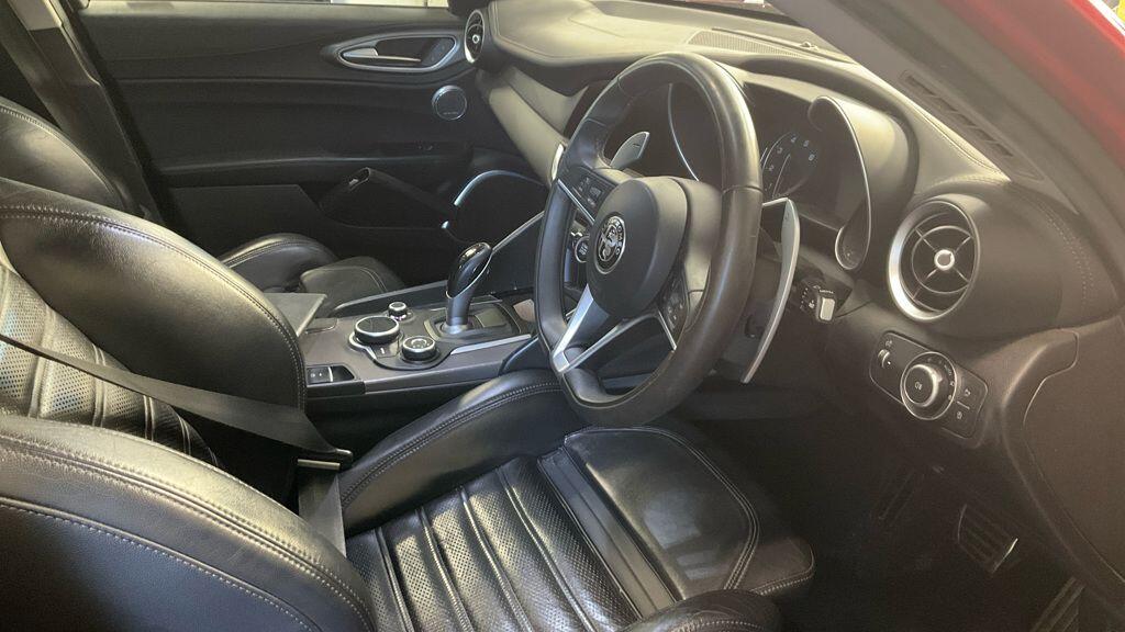 Used Alfa Romeo Giulia 2017 for sale - 76752669: Photo 2