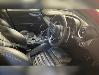 Used Alfa Romeo Giulia 2017 for sale - 76752669: Photo