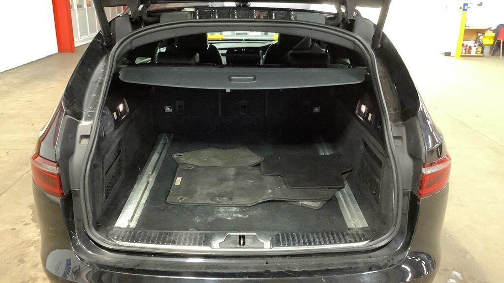 Used Jaguar XF 2018 for sale - 76850327: Photo 11