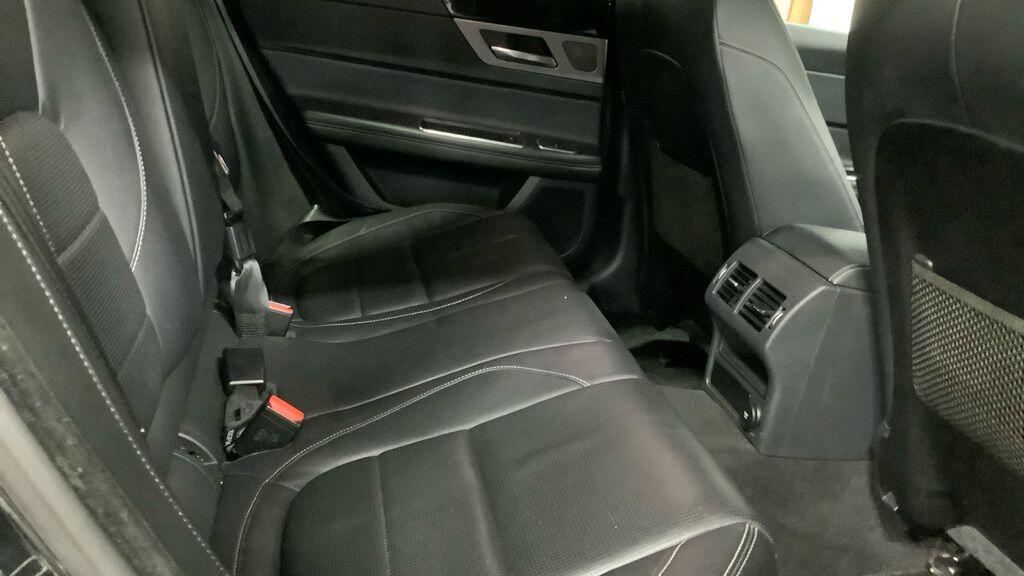 Used Jaguar XF 2018 for sale - 76850327: Photo 7