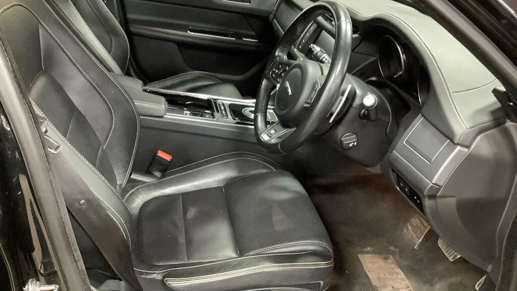 Used Jaguar XF 2018 for sale - 76850327: Photo 9