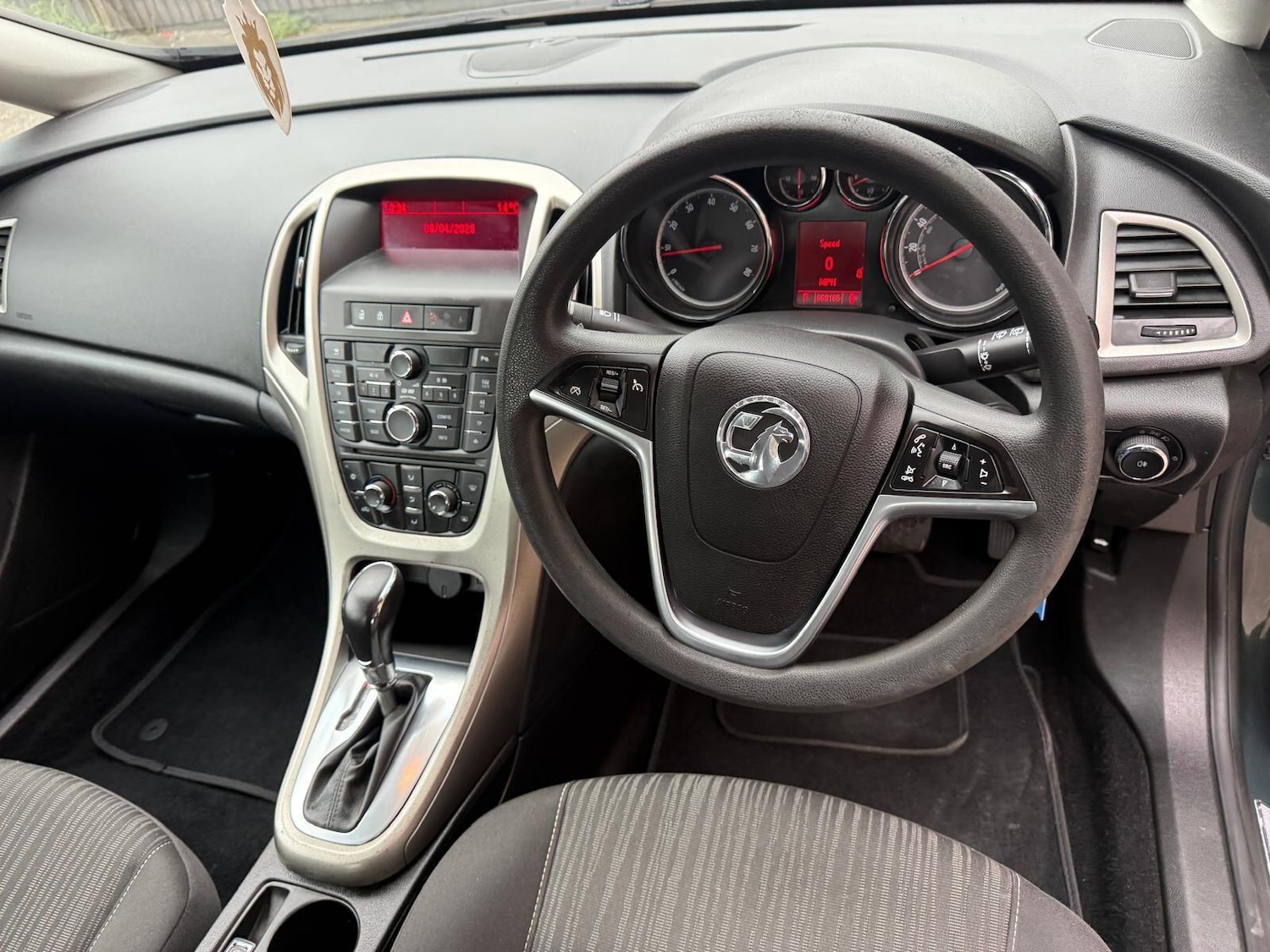 Used Vauxhall Astra for sale - 78205364: Photo 2