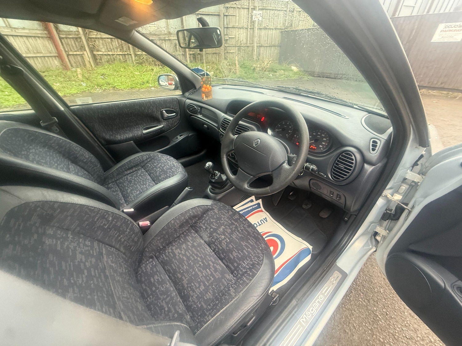 Used Renault Megane 2001 for sale - 77202660: Photo 30