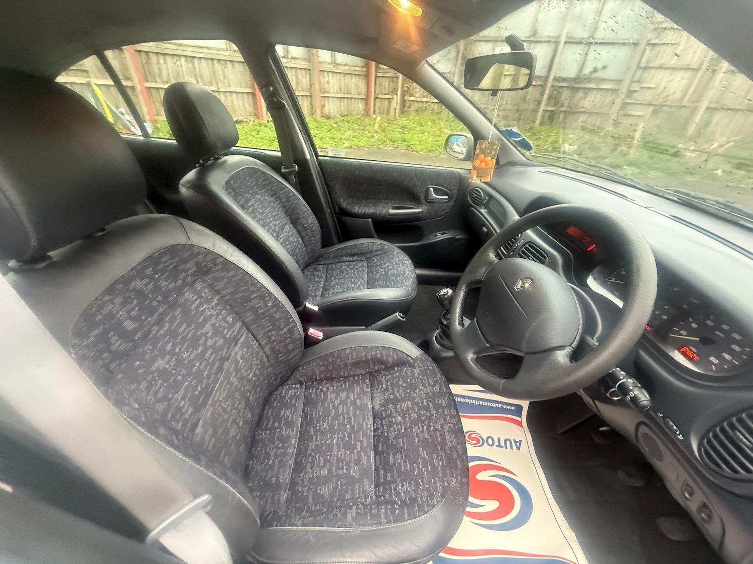 Used Renault Megane 2001 for sale - 77202660: Photo 31