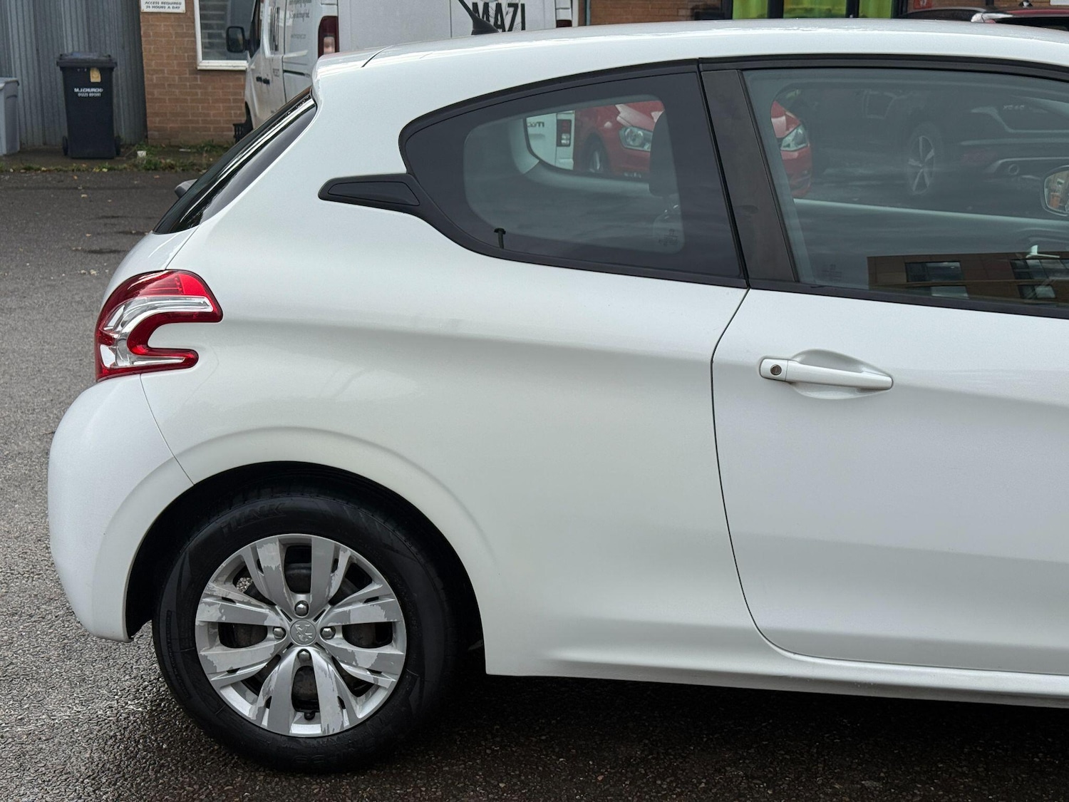 Used Peugeot 208 2013 for sale - 76166972: Photo 15