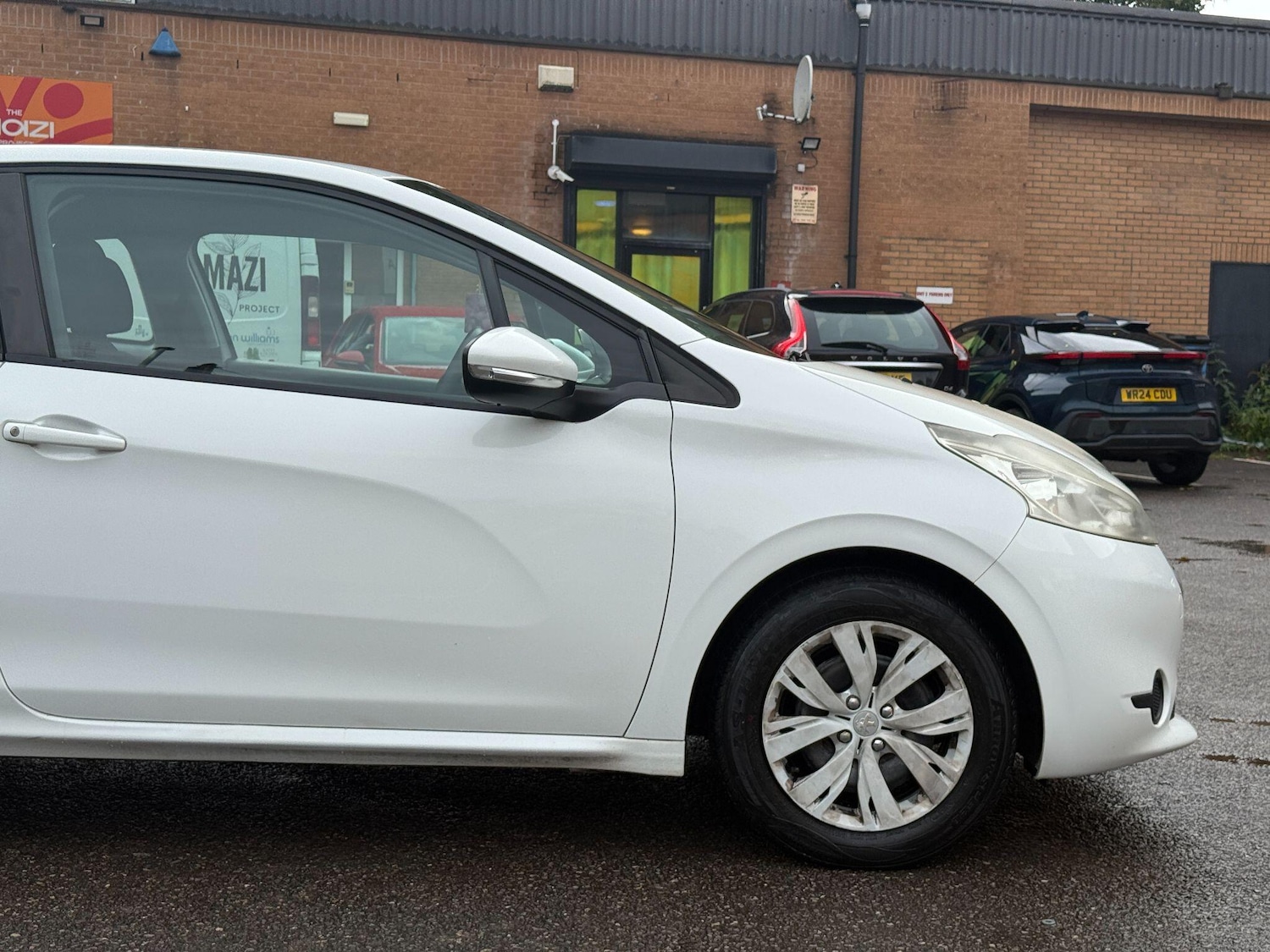 Used Peugeot 208 2013 for sale - 76166972: Photo 24