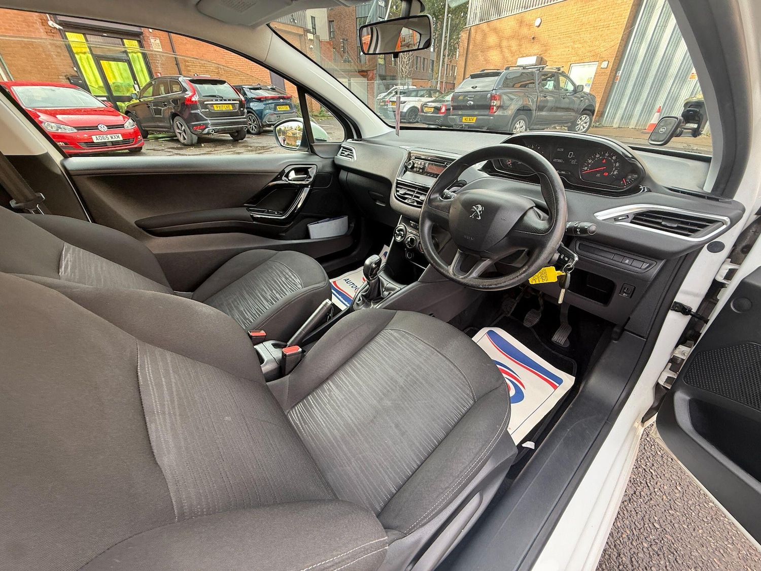 Used Peugeot 208 2013 for sale - 76166972: Photo 30