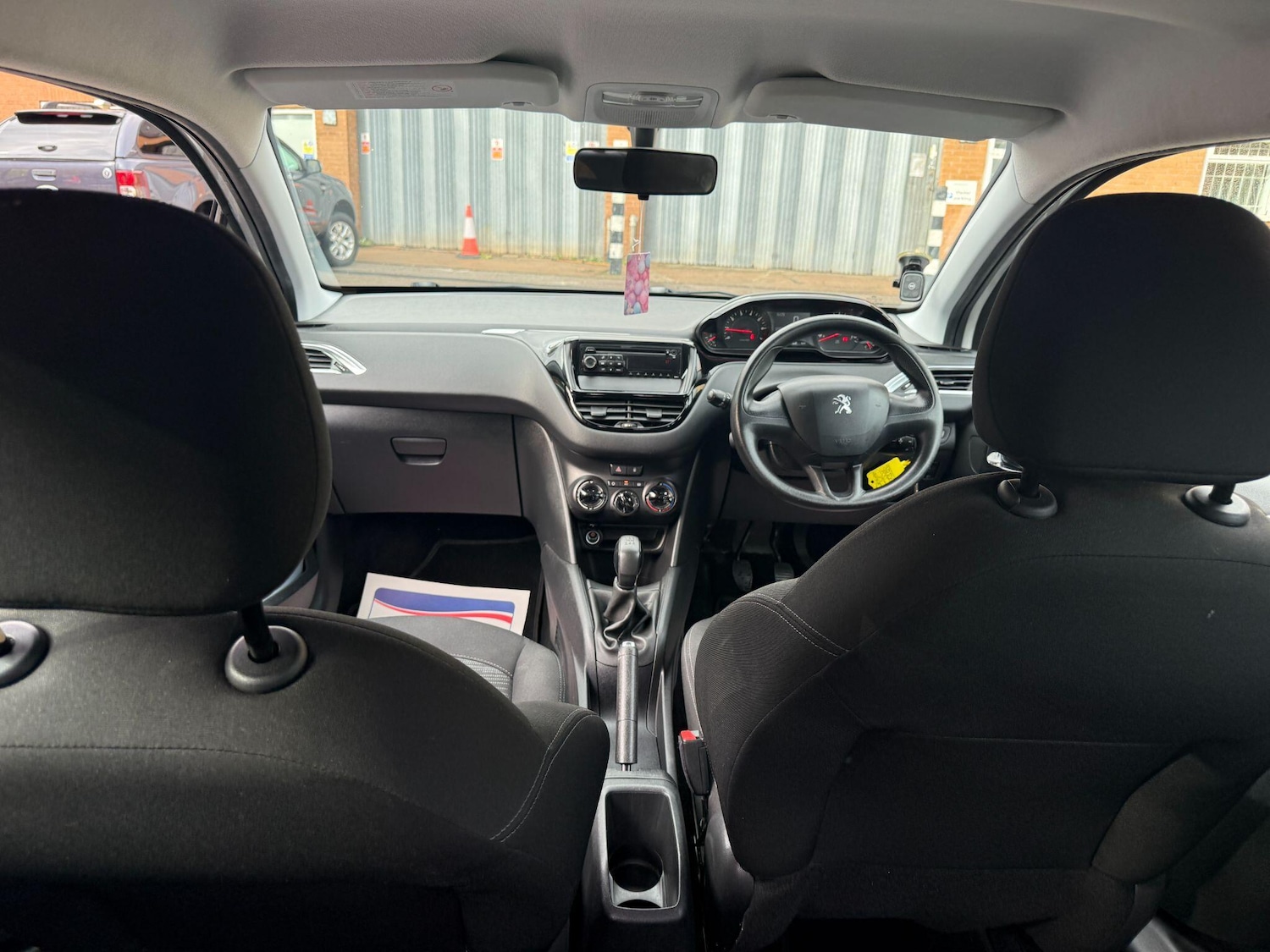 Used Peugeot 208 2013 for sale - 76166972: Photo 32