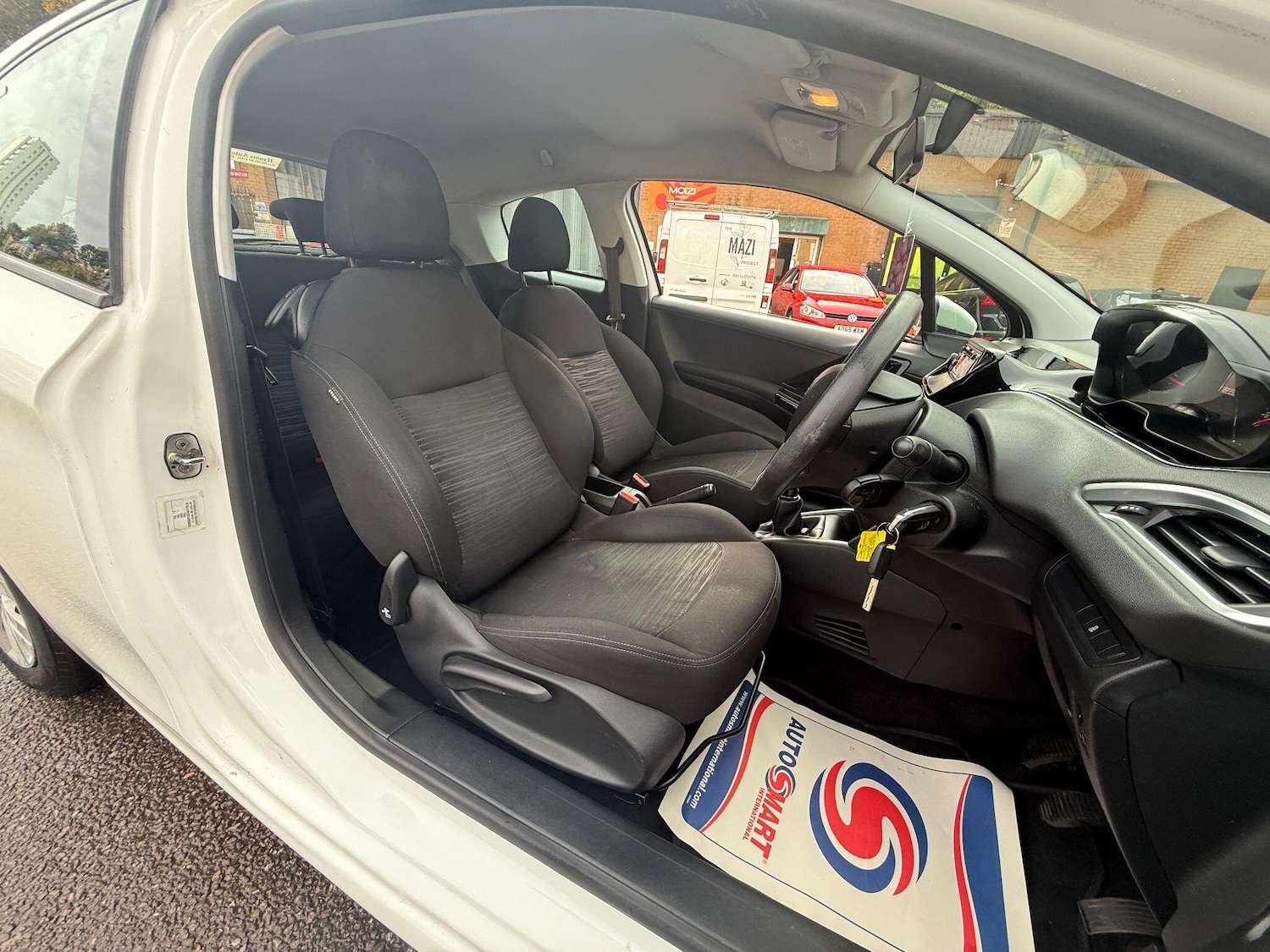 Used Peugeot 208 2013 for sale - 76166972: Photo 36