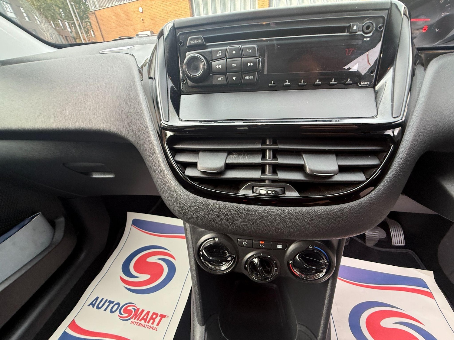 Used Peugeot 208 2013 for sale - 76166972: Photo 45