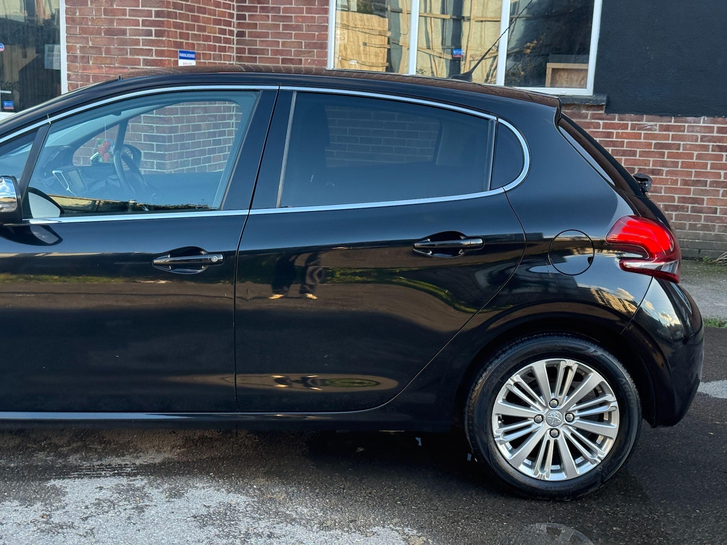 Used Peugeot 208 for sale - 76990479: Photo 23