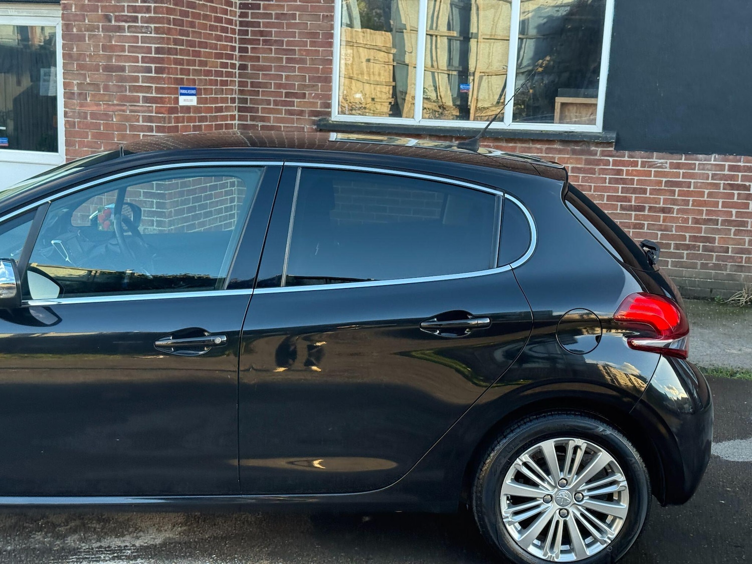 Used Peugeot 208 for sale - 76990479: Photo 31