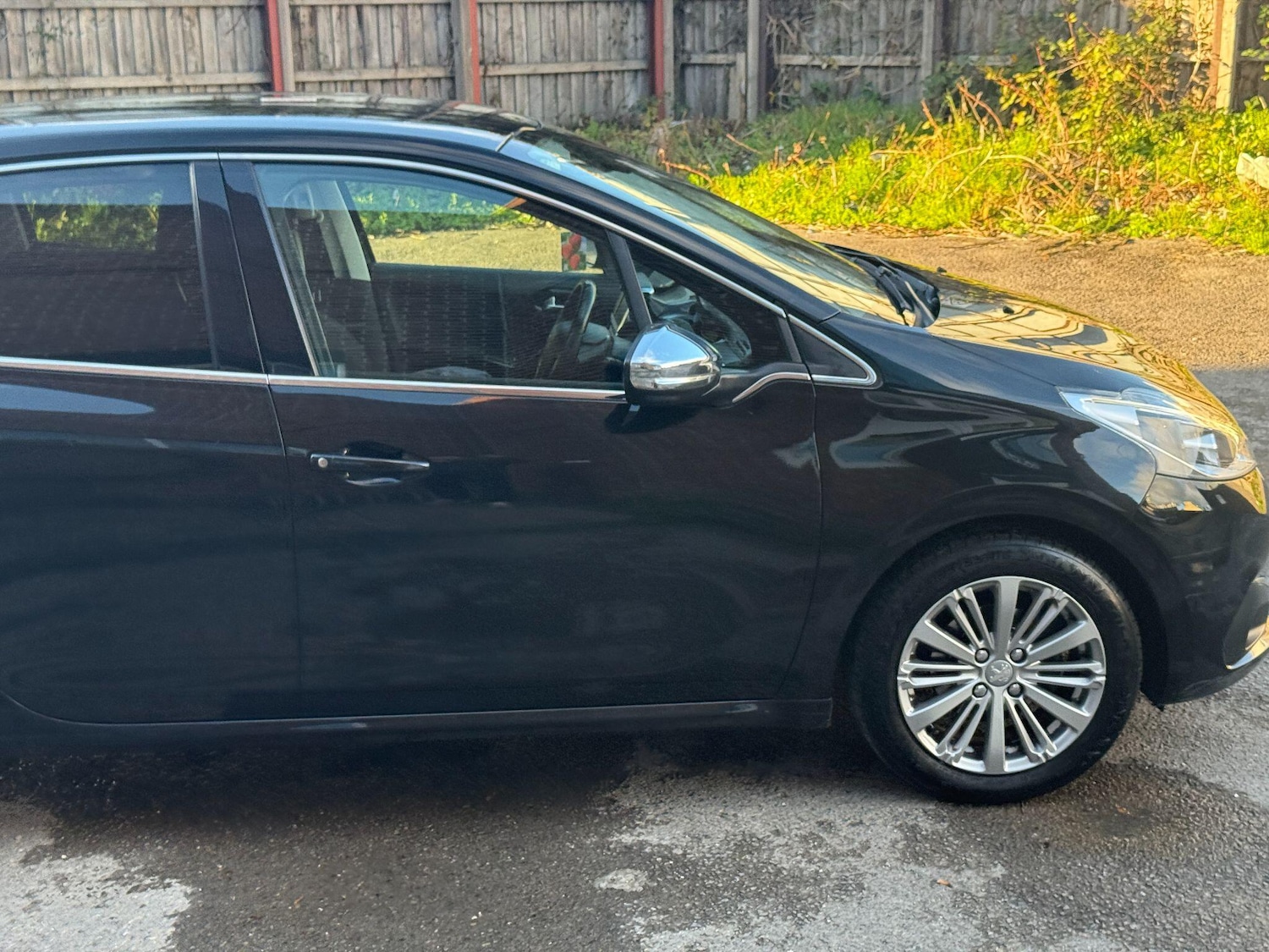 Used Peugeot 208 for sale - 76990479: Photo 33