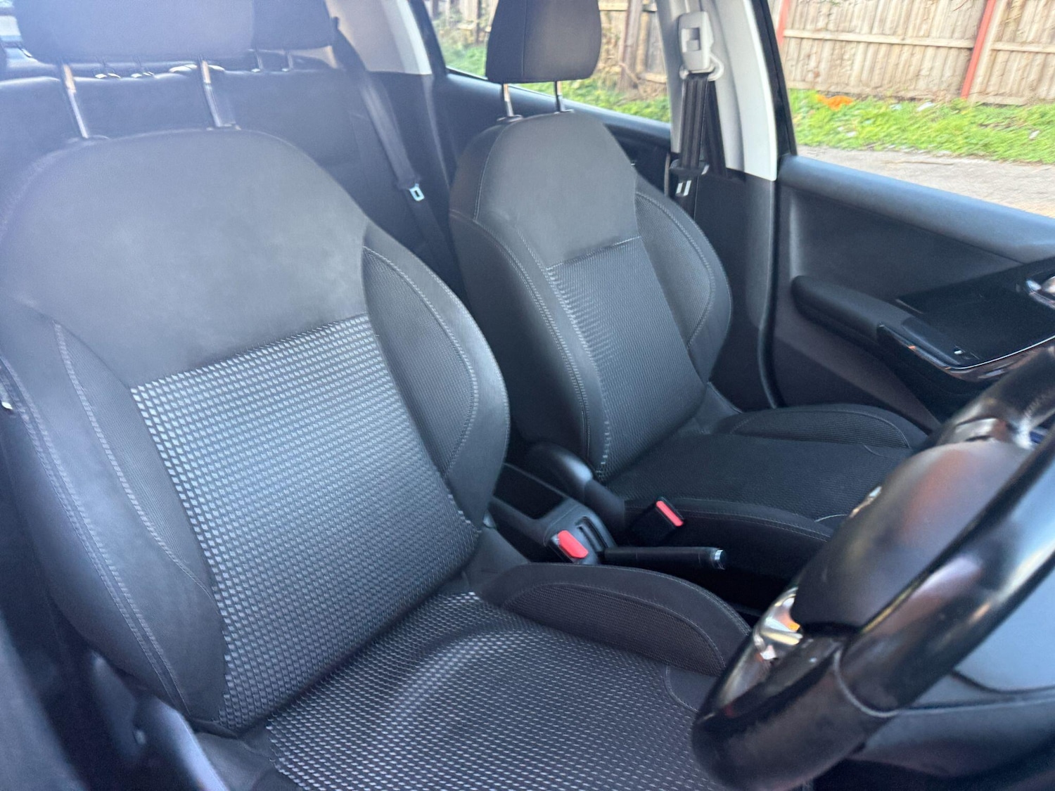 Used Peugeot 208 for sale - 76990479: Photo 51