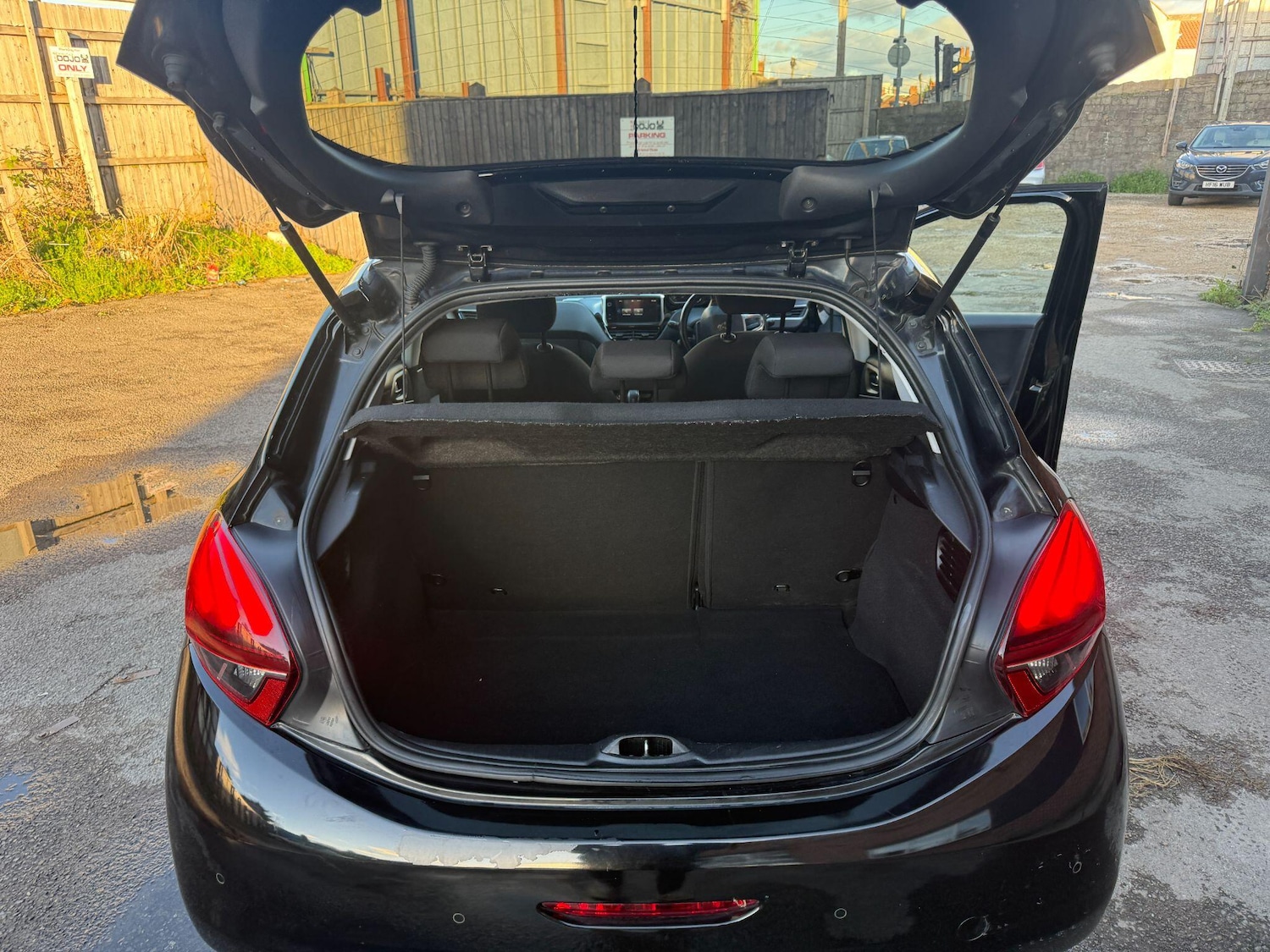 Used Peugeot 208 for sale - 76990479: Photo 59