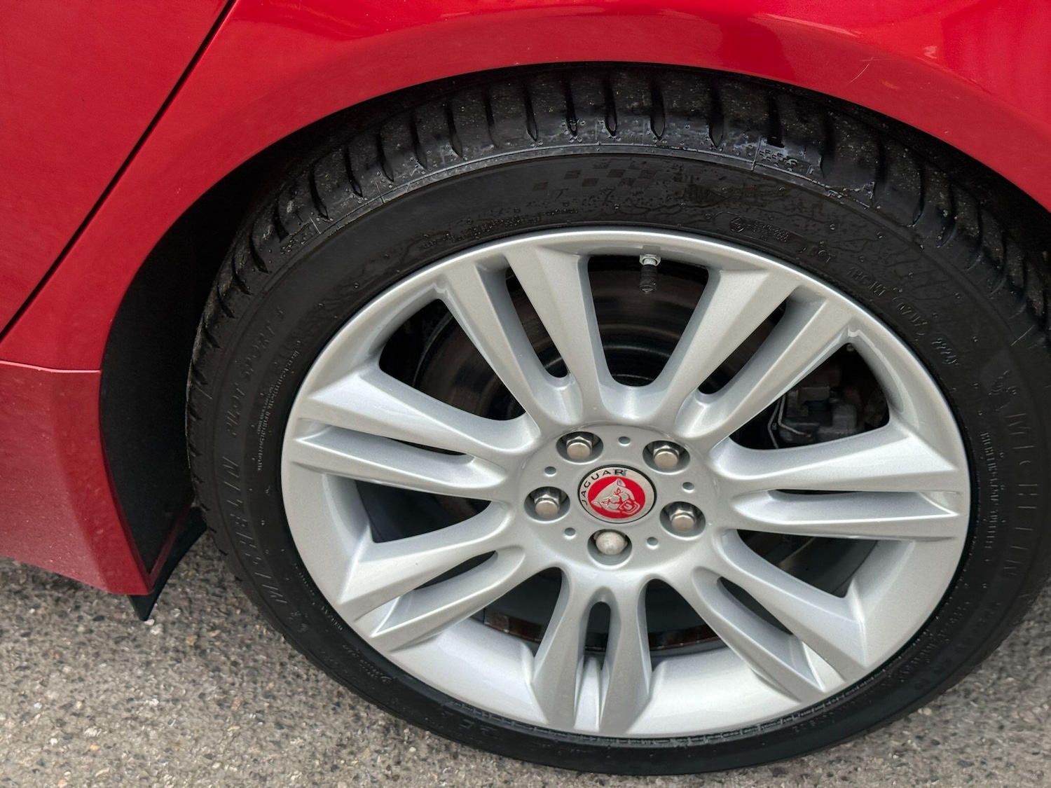 Used Jaguar XE 2020 for sale - 76389332: Photo 32