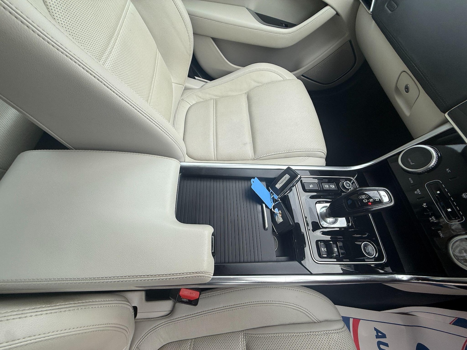 Used Jaguar XE 2020 for sale - 76389332: Photo 39