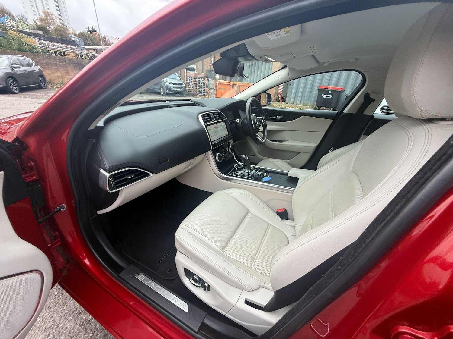 Used Jaguar XE 2020 for sale - 76389332: Photo 40