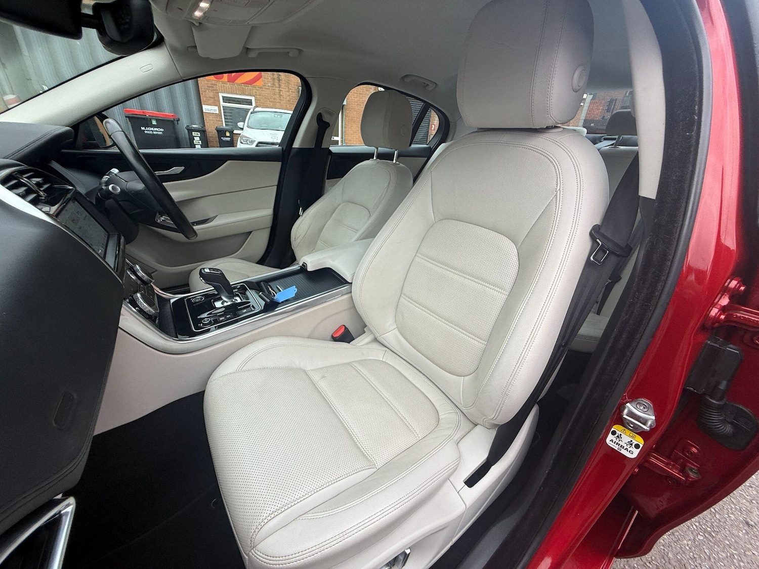 Used Jaguar XE 2020 for sale - 76389332: Photo 41