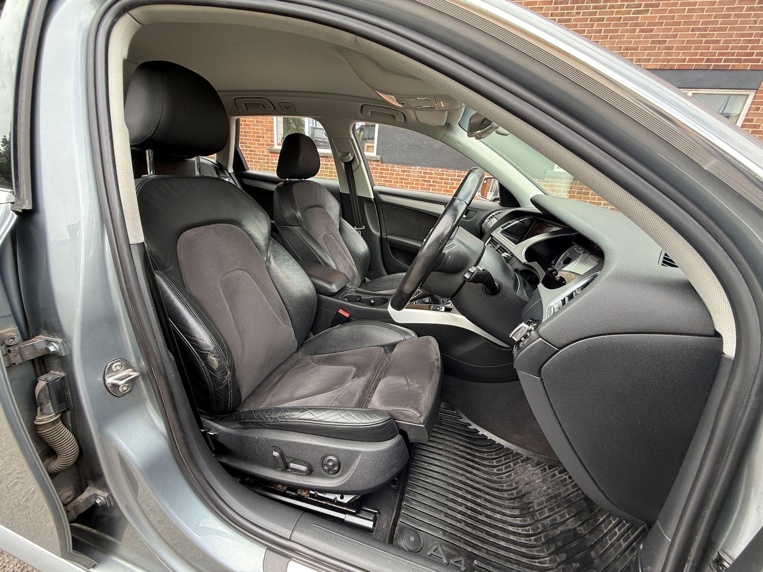 Used Audi S4 Avant 2010 for sale - 76151464: Photo 34