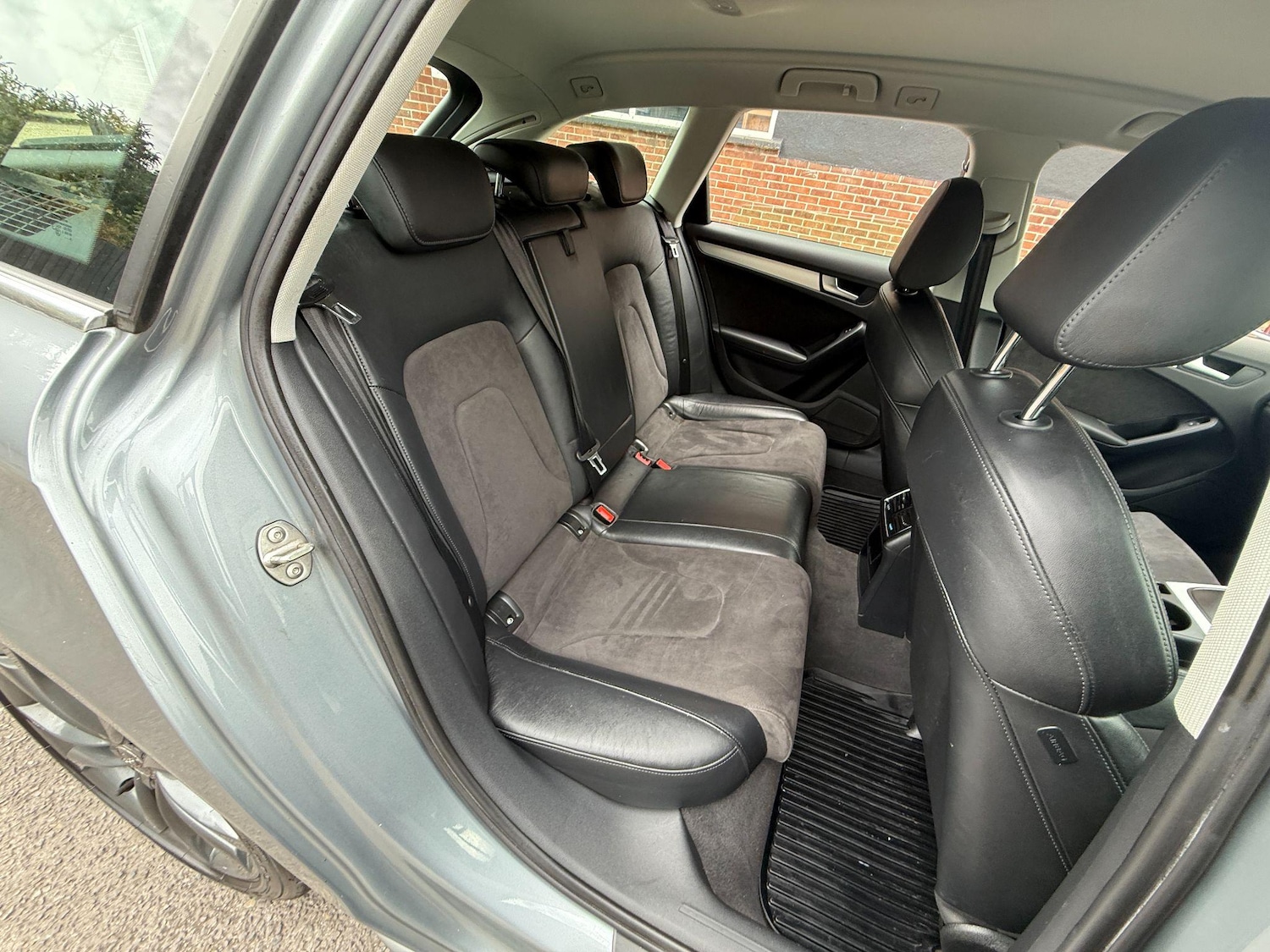 Used Audi S4 Avant 2010 for sale - 76151464: Photo 35