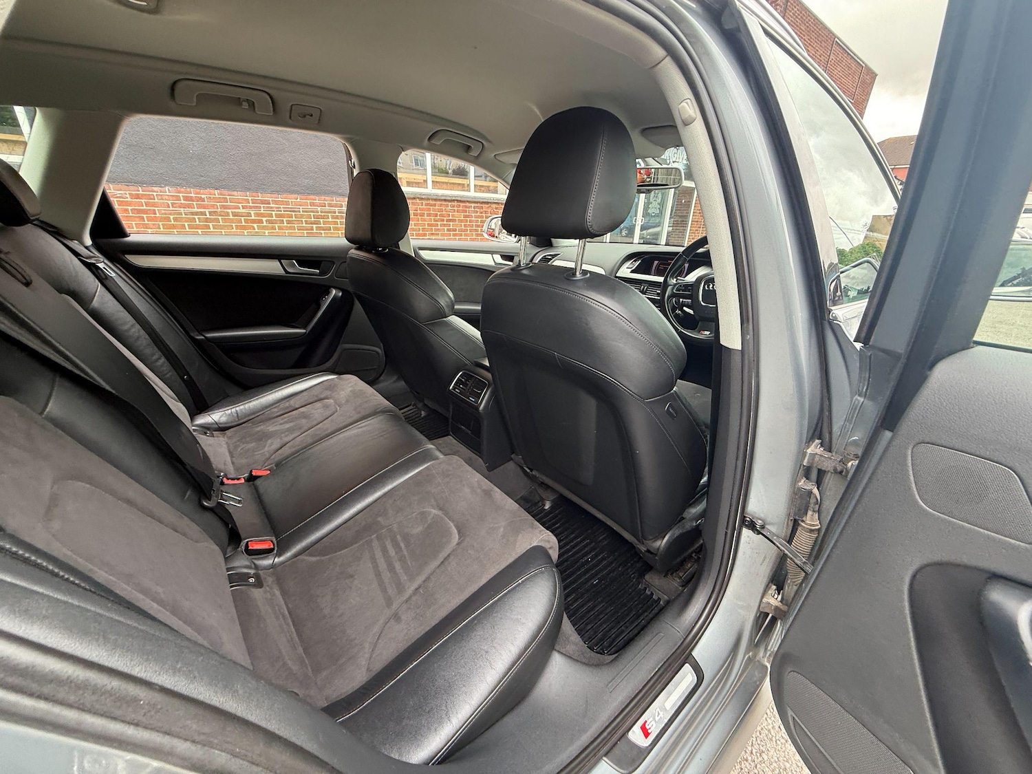 Used Audi S4 Avant 2010 for sale - 76151464: Photo 36