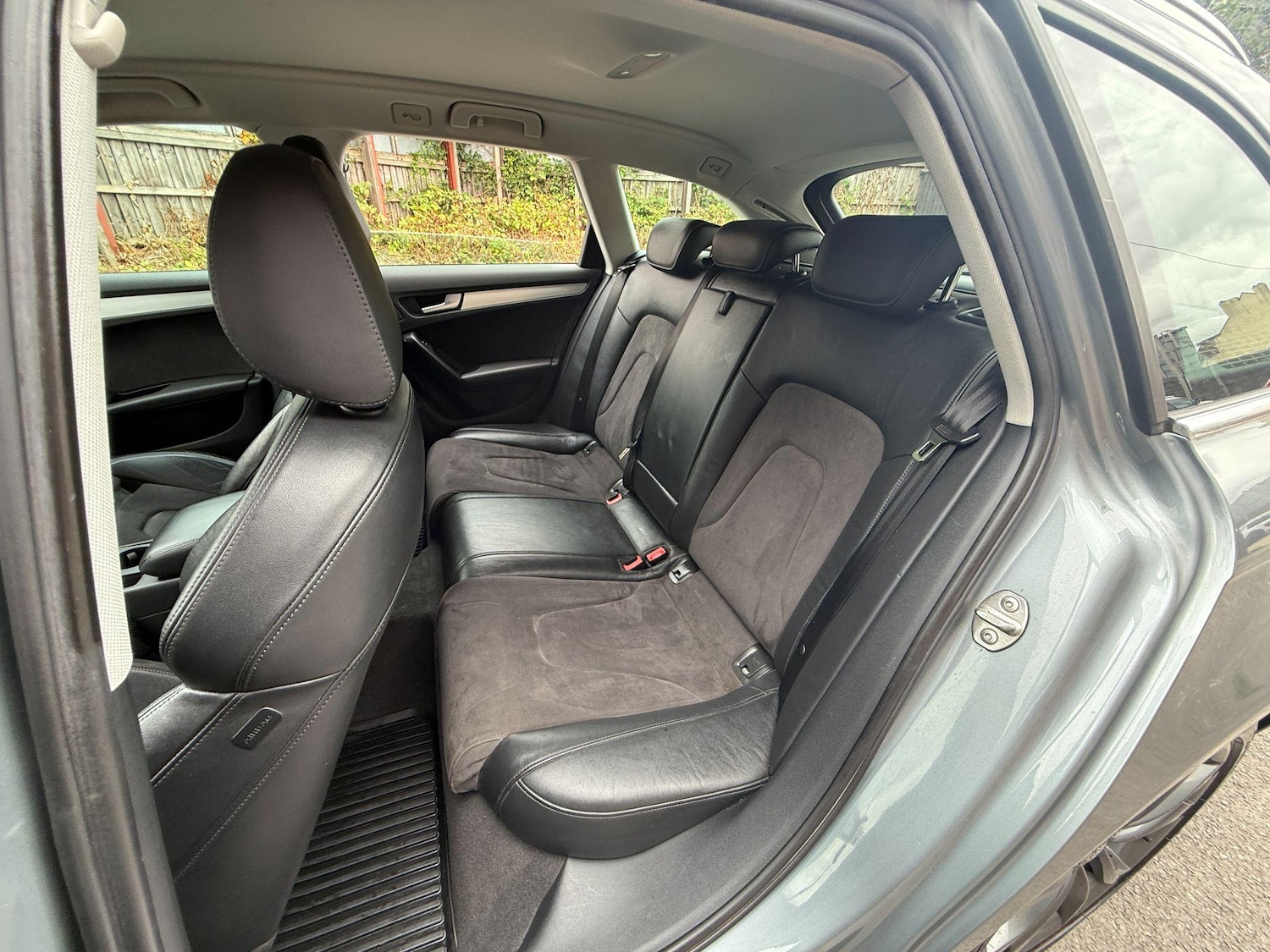 Used Audi S4 Avant 2010 for sale - 76151464: Photo 38