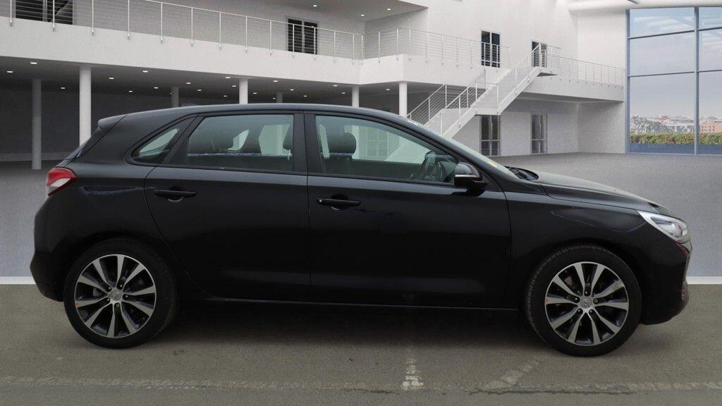 Used Hyundai i30 2017 for sale - 77120080: Photo 8