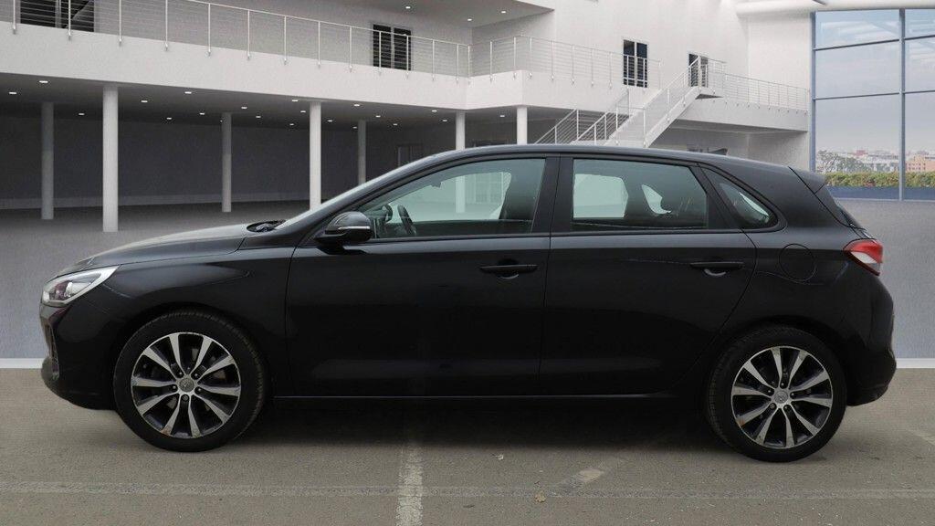Used Hyundai i30 2017 for sale - 77120080: Photo 9