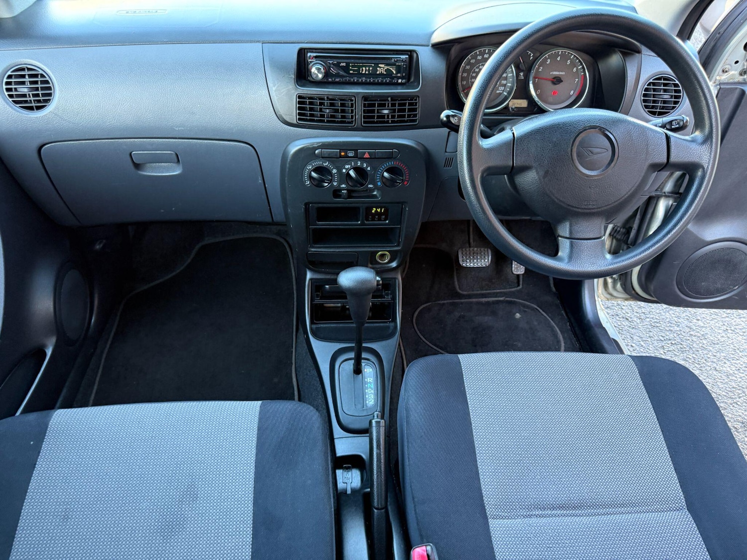 Used Daihatsu Charade 2004 for sale - 76260052: Photo 42