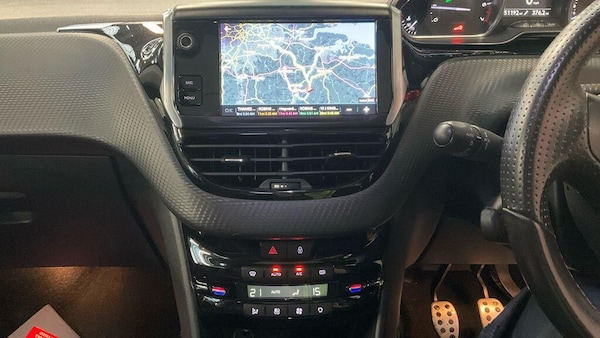 Used Peugeot 2008 2018 for sale - 76307795: Photo 2