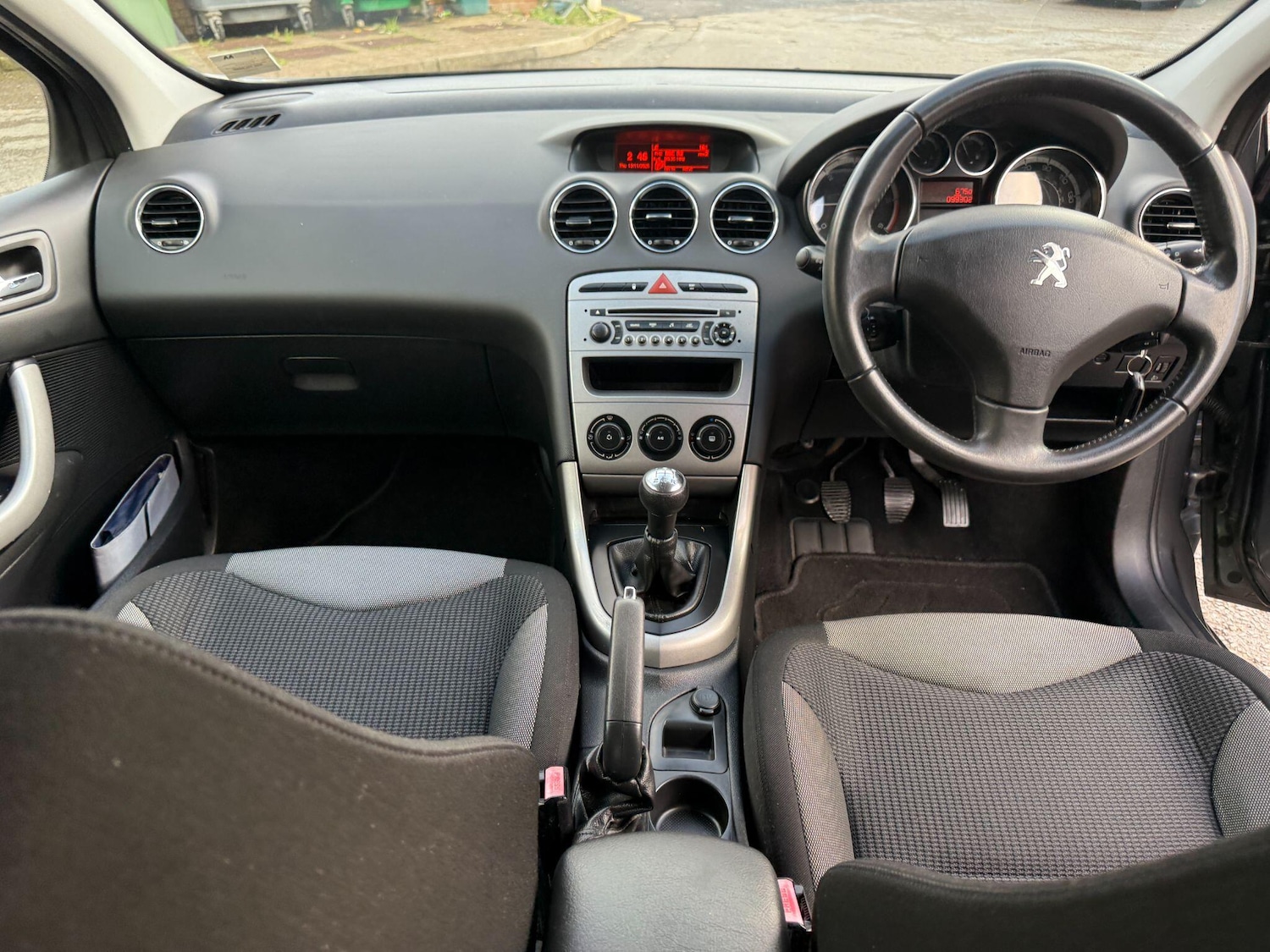 Used Peugeot 308 2013 for sale - 76572121: Photo 40