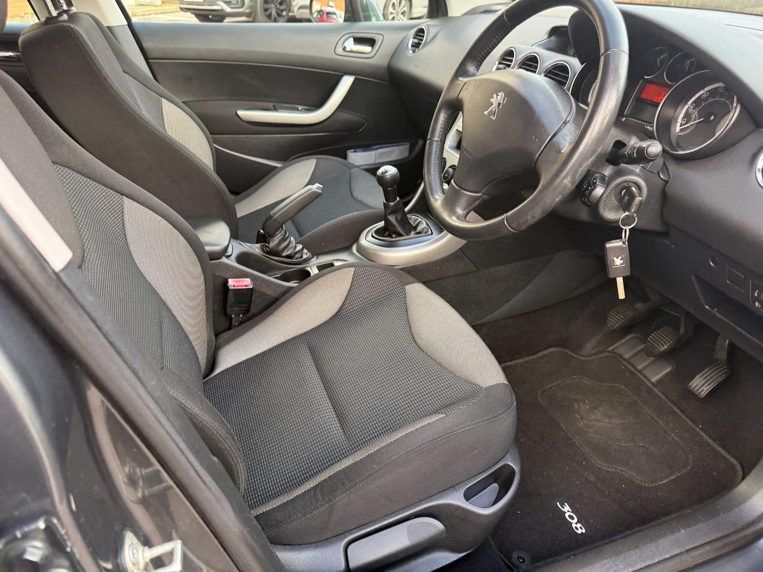 Used Peugeot 308 2013 for sale - 76572121: Photo 44