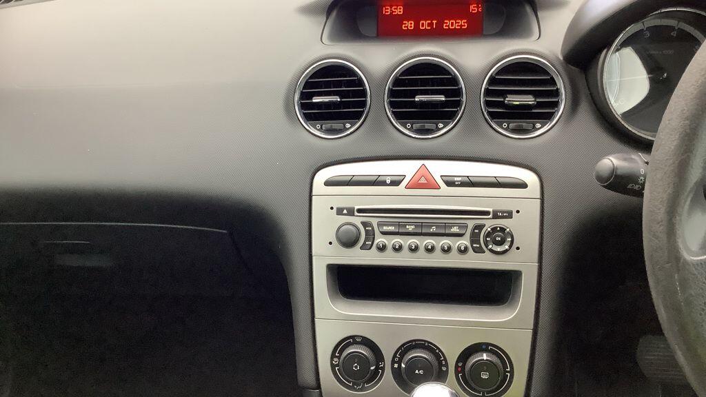 Used Peugeot 308 2010 for sale - 76473645: Photo 4